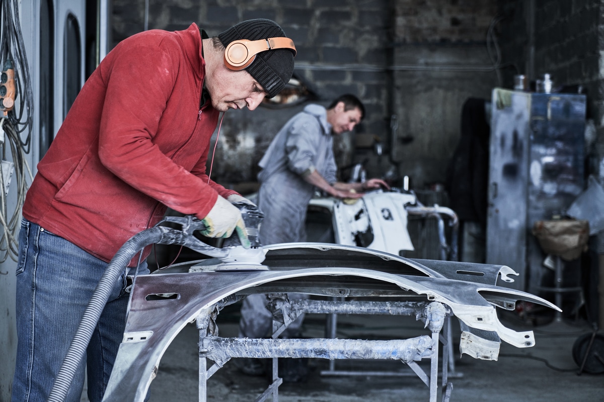car service worker repairs restores car 800